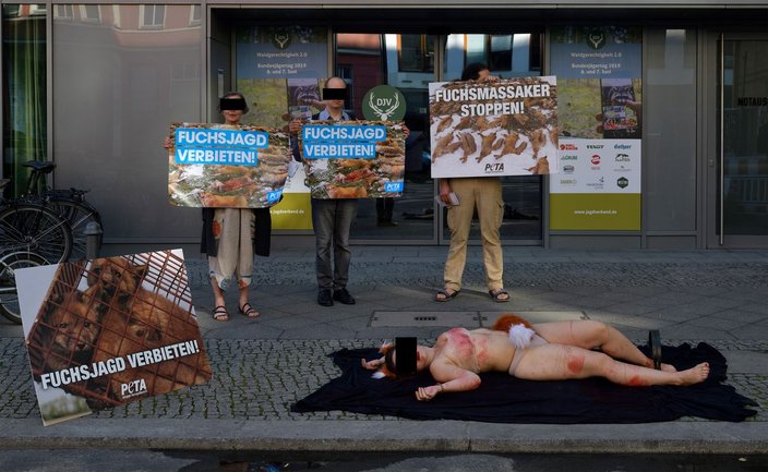 Demonstration von PETA anlässlich des BJT 2019 in Berlin. Quelle: Recklinghausen/DJV