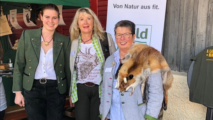 Am Stand des JägerinnenForums (Foto: Petra Schmitt-Frey)