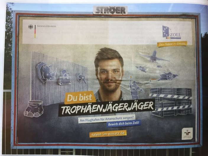 Das missverständliche Plakat des Zolls. Foto: DJV